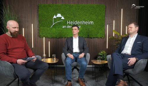 Im neuen Studio wird über das städtebauliche Projekt gesprochen. Im neuen Studio wird über das städtebauliche Projekt gesprochen.