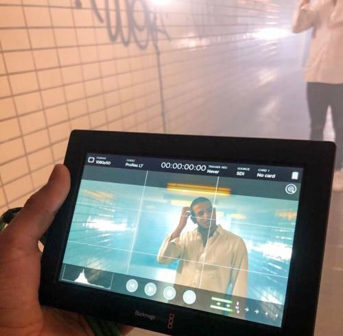 Beim Dreh des Musikvideos. Beim Dreh des Musikvideos.