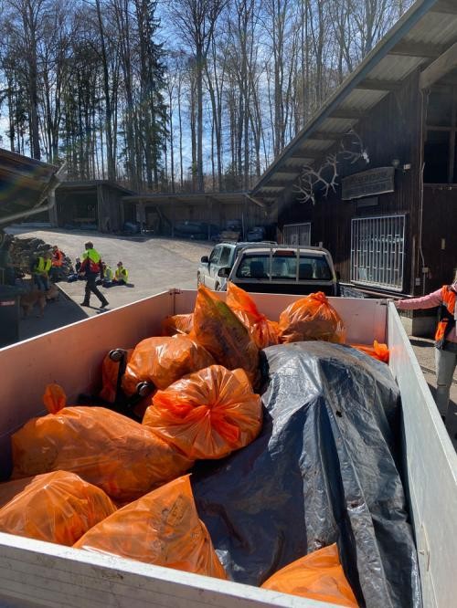 Insgesamt 40 Säcke Müll sammelten Freiwillige beim Forest Cleanup Day in Heidenheim. Foto: Stadt Heidenheim