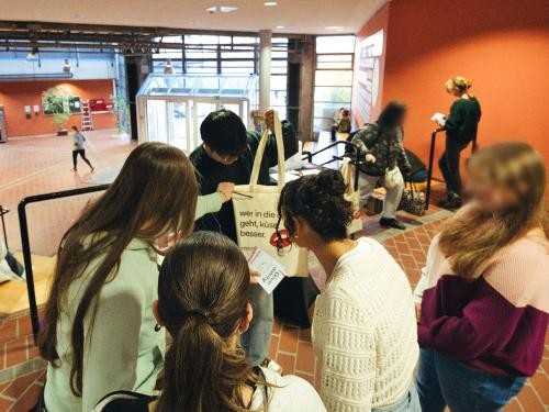 Das Kulturbüro der Stadt Heidenheim stellte am 23. Oktober 2025 an der Kaufmännischen Schule seine Kulturangebote vor. Das Kulturbüro der Stadt Heidenheim stellte am 23. Oktober 2025 an der Kaufmännischen Schule seine Kulturangebote vor.