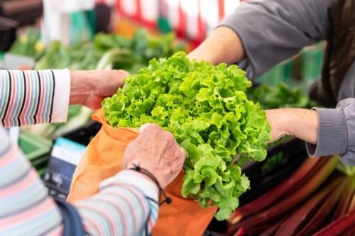Einkauf eines Salats Einkauf eines Salats