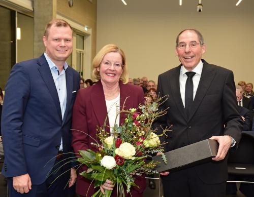 OB Michael Salomo mit Barbara Ilg und Jubilar Bernhard Ilg OB Michael Salomo mit Barbara Ilg und Jubilar Bernhard Ilg