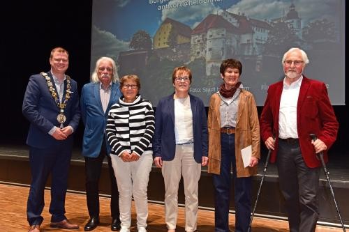 Seniorenakademie Heidenheim ausgezeichnet: Engagement für lebenslanges Lernen und die Weitergabe von Wissen. Foto: Stadt Heidenheim Seniorenakademie Heidenheim ausgezeichnet: Engagement für lebenslanges Lernen und die Weitergabe von Wissen. Foto: Stadt Heidenheim