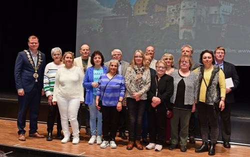 15 Ehrenamtliches des Tafelladens werden für ihren unermüdlichen Einsatz geehrt. Foto: Stadt Heidenheim 15 Ehrenamtliches des Tafelladens werden für ihren unermüdlichen Einsatz geehrt. Foto: Stadt Heidenheim