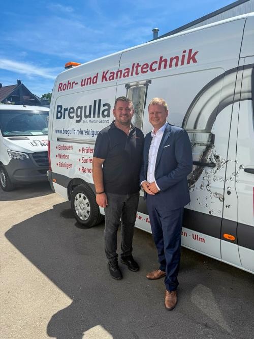 Hat ein Ohr für den Mittelstand: OB Michael Salomo (re.) mit Mentor Gabrica, Geschäftsführer des Rohr- und Kanalspezialisten Bregulla; Foto: Stadt Heidenheim Hat ein Ohr für den Mittelstand: OB Michael Salomo (re.) mit Mentor Gabrica, Geschäftsführer des Rohr- und Kanalspezialisten Bregulla; Foto: Stadt Heidenheim
