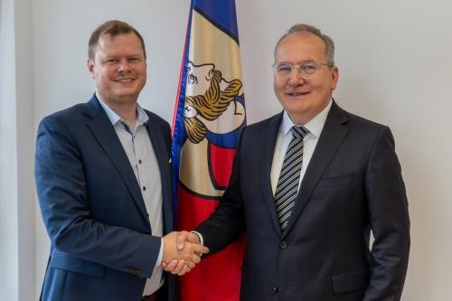 Wollen die Zusammenarbeit weiter intensivieren: Michael Salomo, Oberbürgermeister der Stadt Heidenheim (links), und Prof. Dr. Marcus Hoffmann, Rektor der DHBW Heidenheim. Foto: Stadt Heidenheim Wollen die Zusammenarbeit weiter intensivieren: Michael Salomo, Oberbürgermeister der Stadt Heidenheim (links), und Prof. Dr. Marcus Hoffmann, Rektor der DHBW Heidenheim. Foto: Stadt Heidenheim