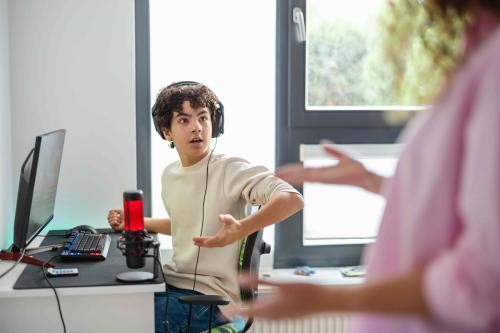 Person am Computer Person am Computer