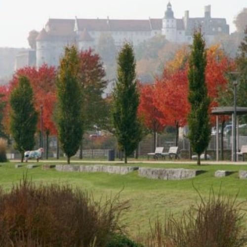 Brenzpark mit Schloss Hellenstein im Hintergrund