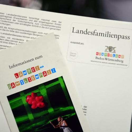Der Landesfamilienpass ist ab sofort an der Infotheke des Rathauses erhältlich. Foto: Stadt Heidenheim