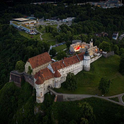 Schloss Hellenstein während der Opernfestspiele. Foto: Marcus Fache