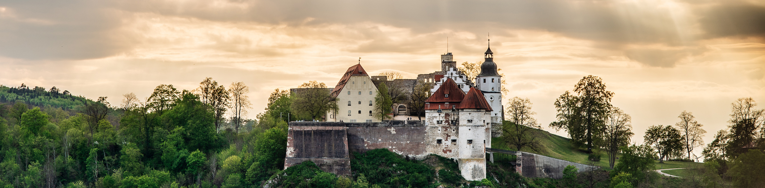 Schloss Hellenstein im Sommer. Foto: Oliver Vogel